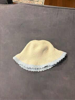 Crocheted Bucket Hat with Scalloped Edge - Cream & Light Blue